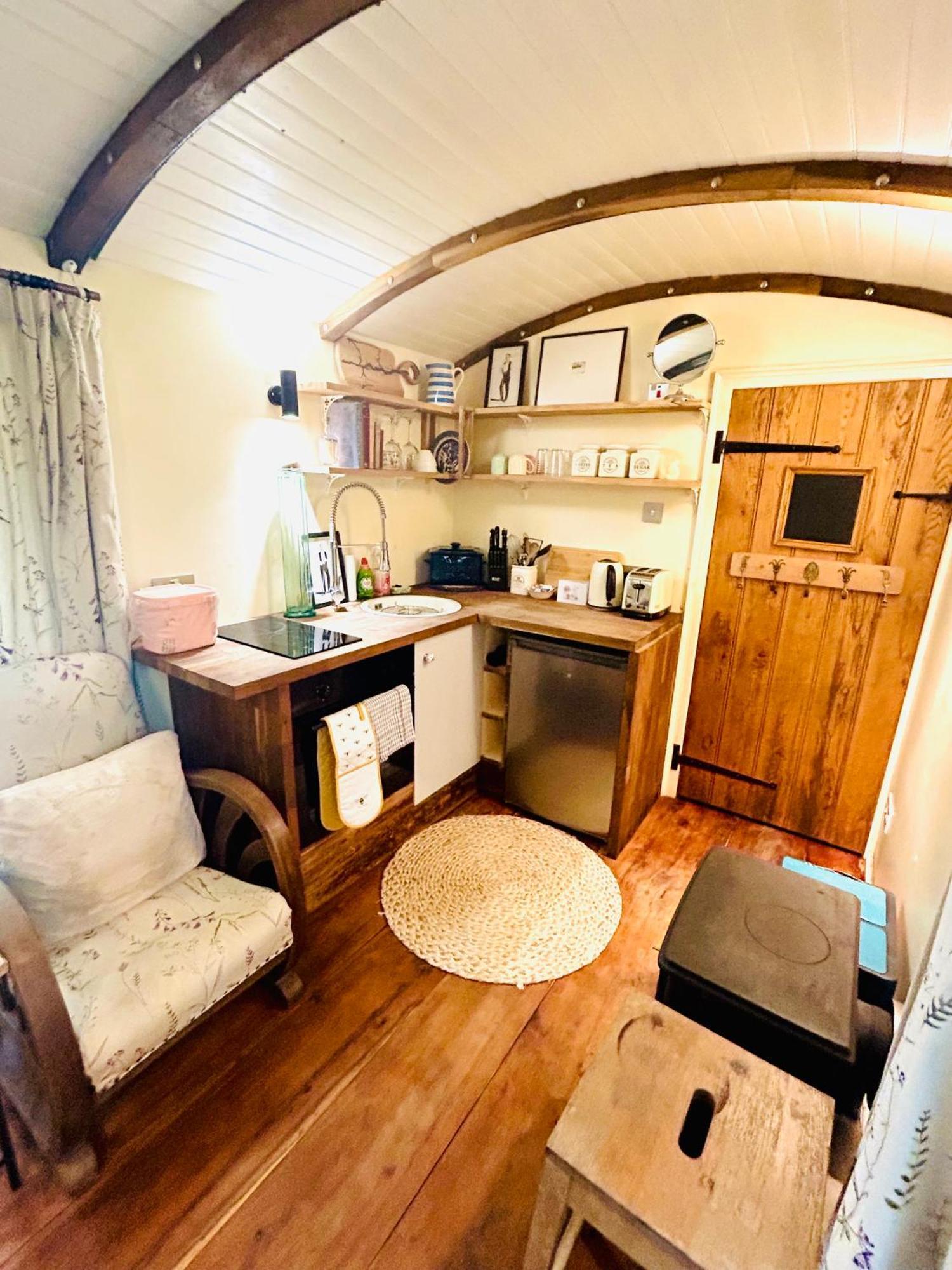 The Railway Carriage - Blue Vila Glasbury Exterior foto