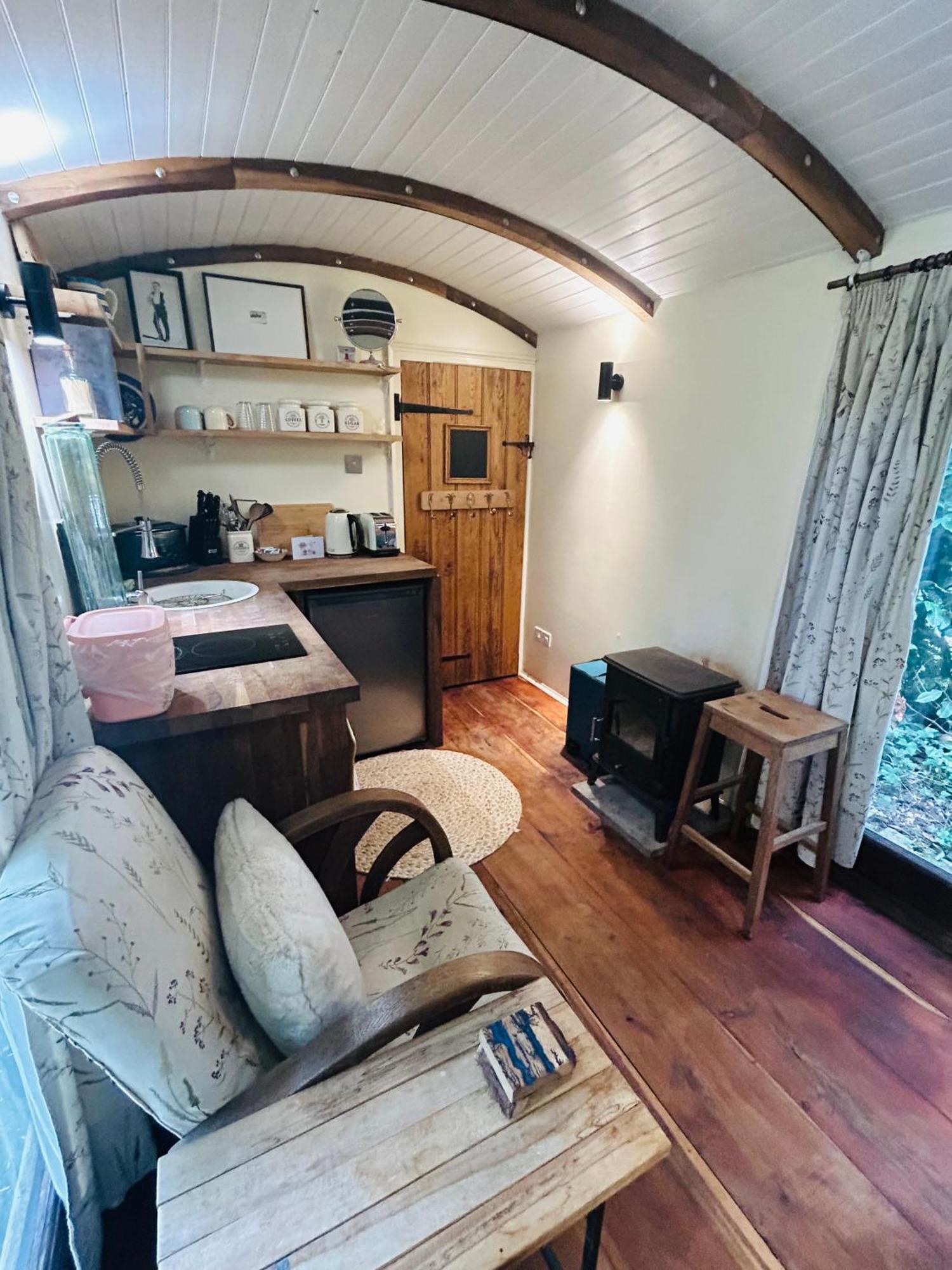 The Railway Carriage - Blue Vila Glasbury Exterior foto