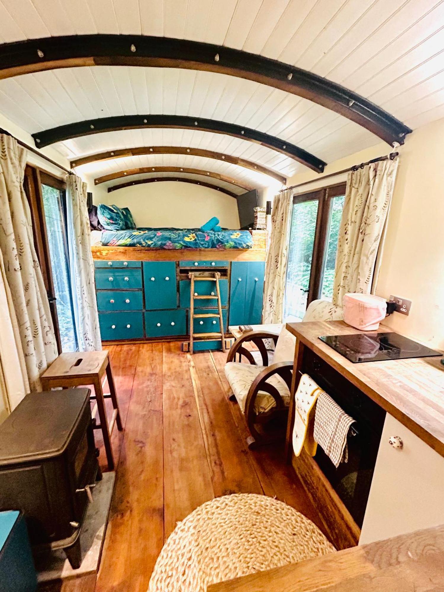 The Railway Carriage - Blue Vila Glasbury Exterior foto