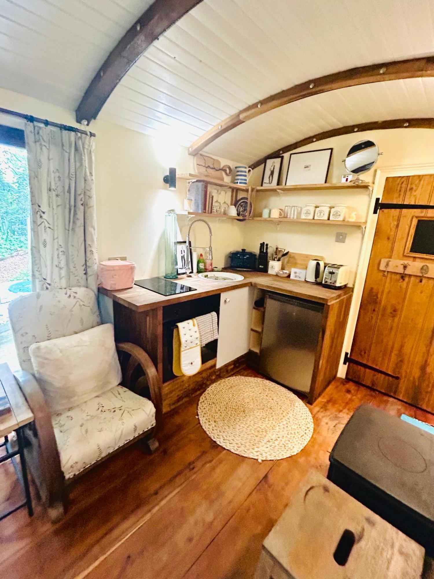 The Railway Carriage - Blue Vila Glasbury Exterior foto